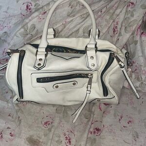 Ladies, leather cream purse with a lot of pockets
